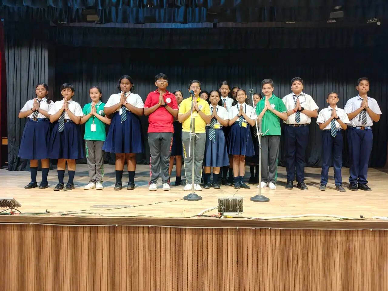 जेवीएम श्यामली में काव्य पाठ प्रतियोगिता के विजेता छात्र सम्मानित