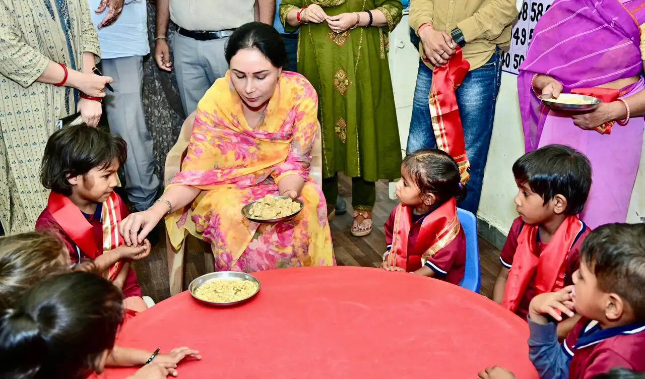 उपमुख्यमंत्री दीया कुमारी ने आंगनबाड़ी केंद्र का औचक निरीक्षण कर पोषाहार गुणवत्ता पर दिए सख्त निर्देश