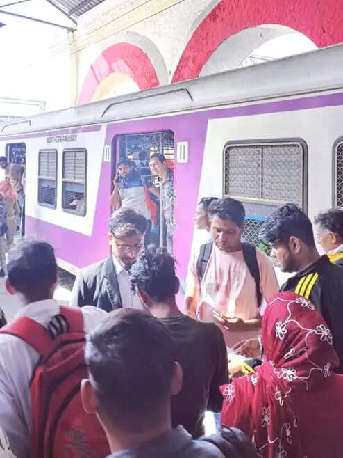 प्रयागराज टिकट चेकिंग अभियान में 1413 यात्रियों से सवा नौ लाख जुर्माना