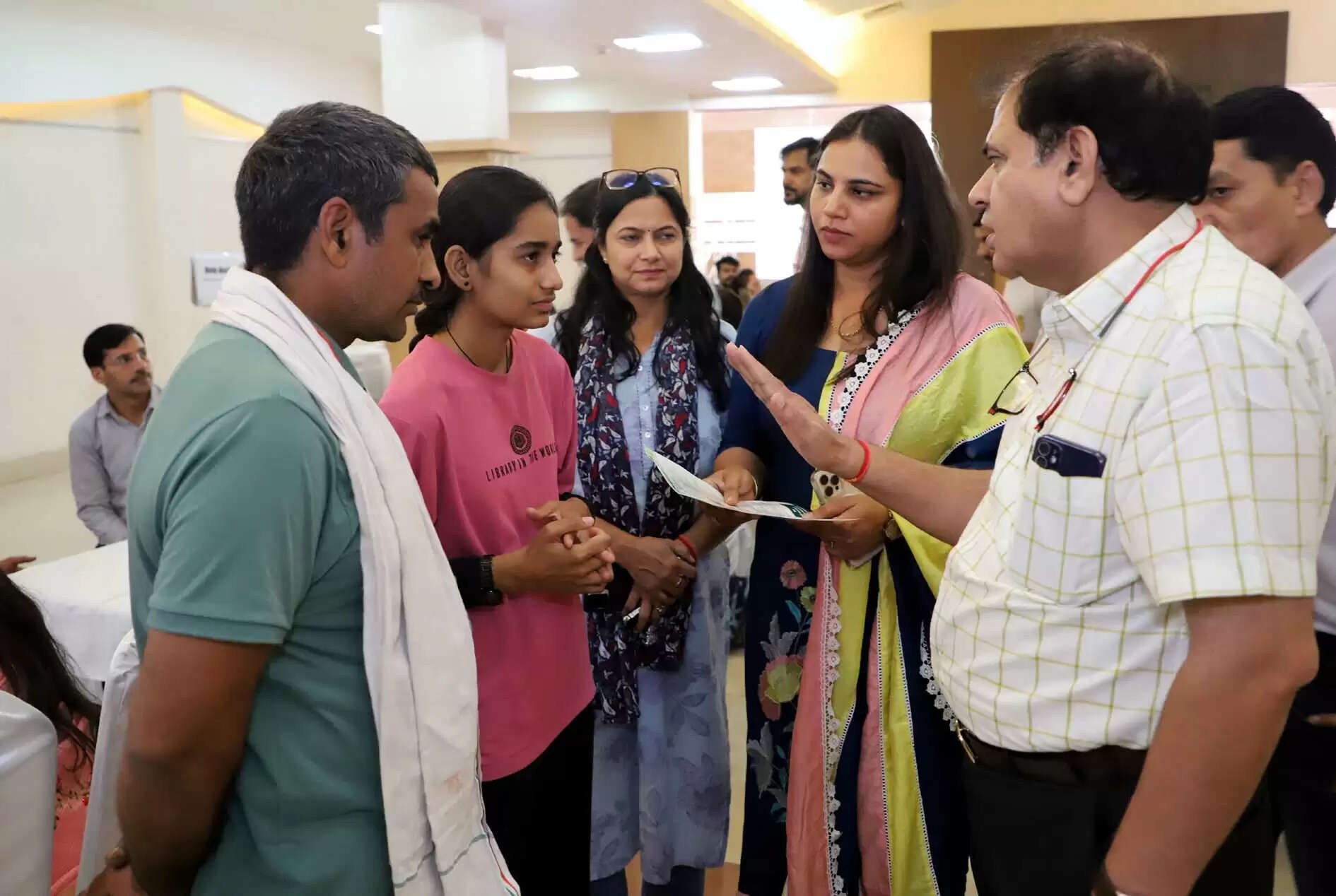 हिसार : विद्यार्थी जीवन में करियर का चयन एक महत्वपूर्ण चयन : प्रो. नरसी राम बिश्नोई