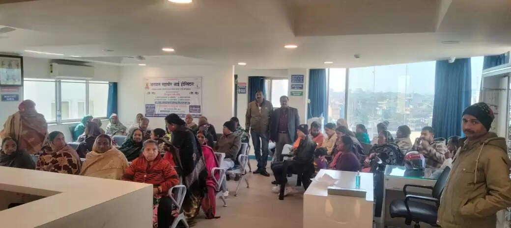 भगवान महावीर अस्पताल में मरीजों के आंख का हुआ ऑपरेशन