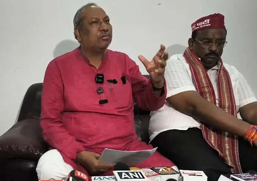 चुनाव हारने के बाद संवैधानिक संस्थाओं पर सवाल उठा रहा विपक्ष : डॉ. संजय निषाद