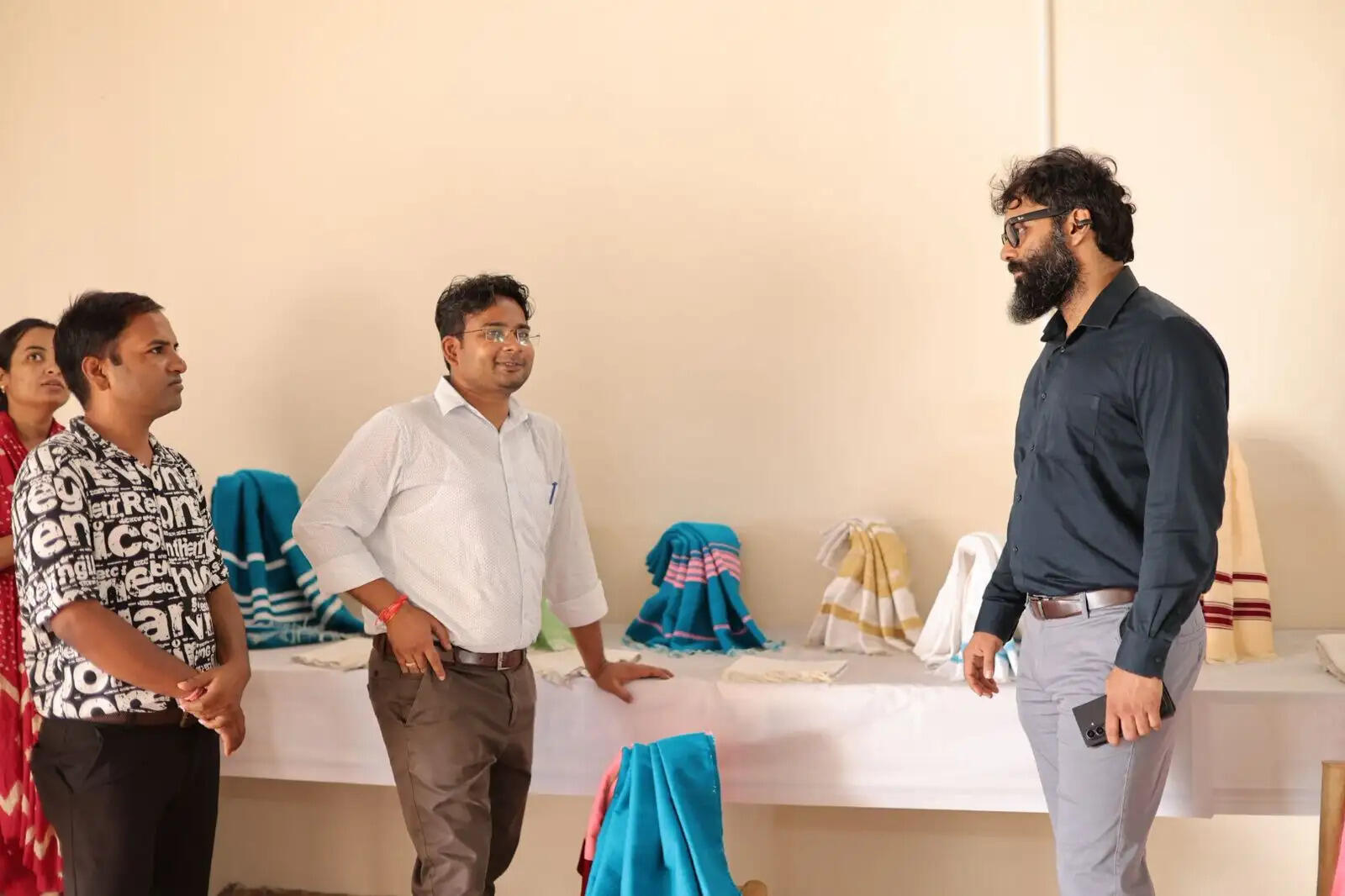 जशपुर : आधुनिक हथकरघा तकनीक से संवर रही नारी शक्ति, घोलेंग में तैयार हो रहा आजीविका का नया मॉडल