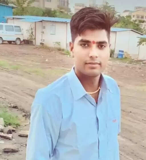 युवक ने ट्रेन के सामने कूदकर दी जान