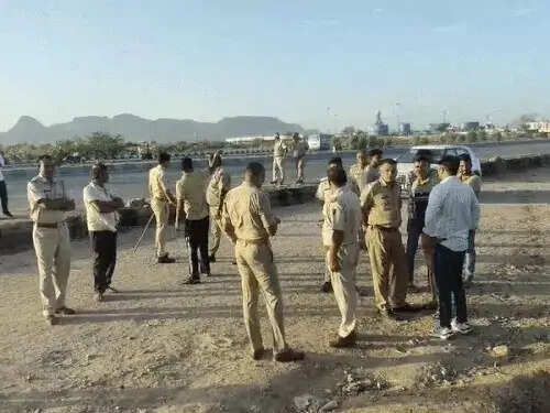 खाटू श्याम से लौटते समय ईको वैन खाई में पलटी, एक की मौत-छह घायल