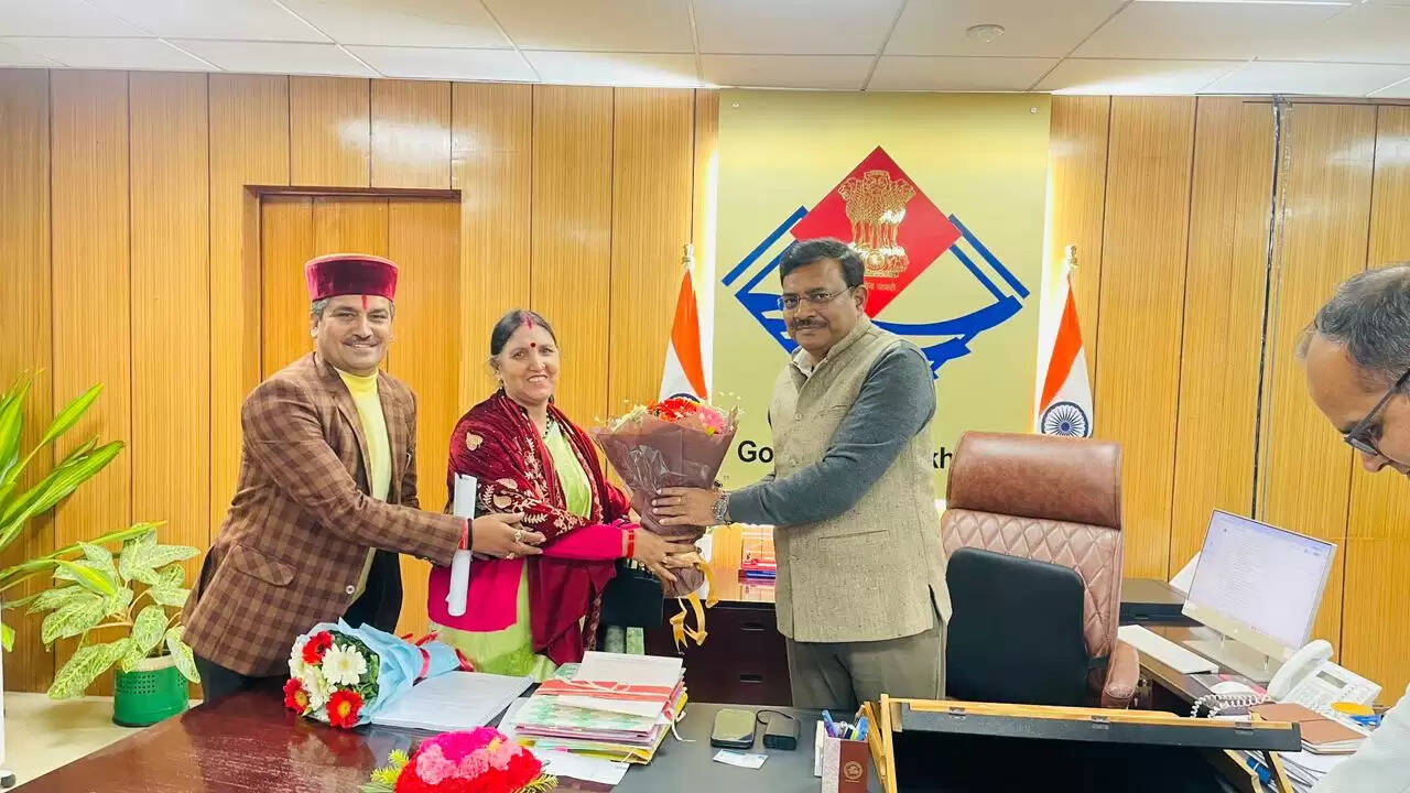 गंगोत्री ऑल वेदर सड़क चौड़ीकरण को लेकर मुख्य सचिव से की मुलाकात