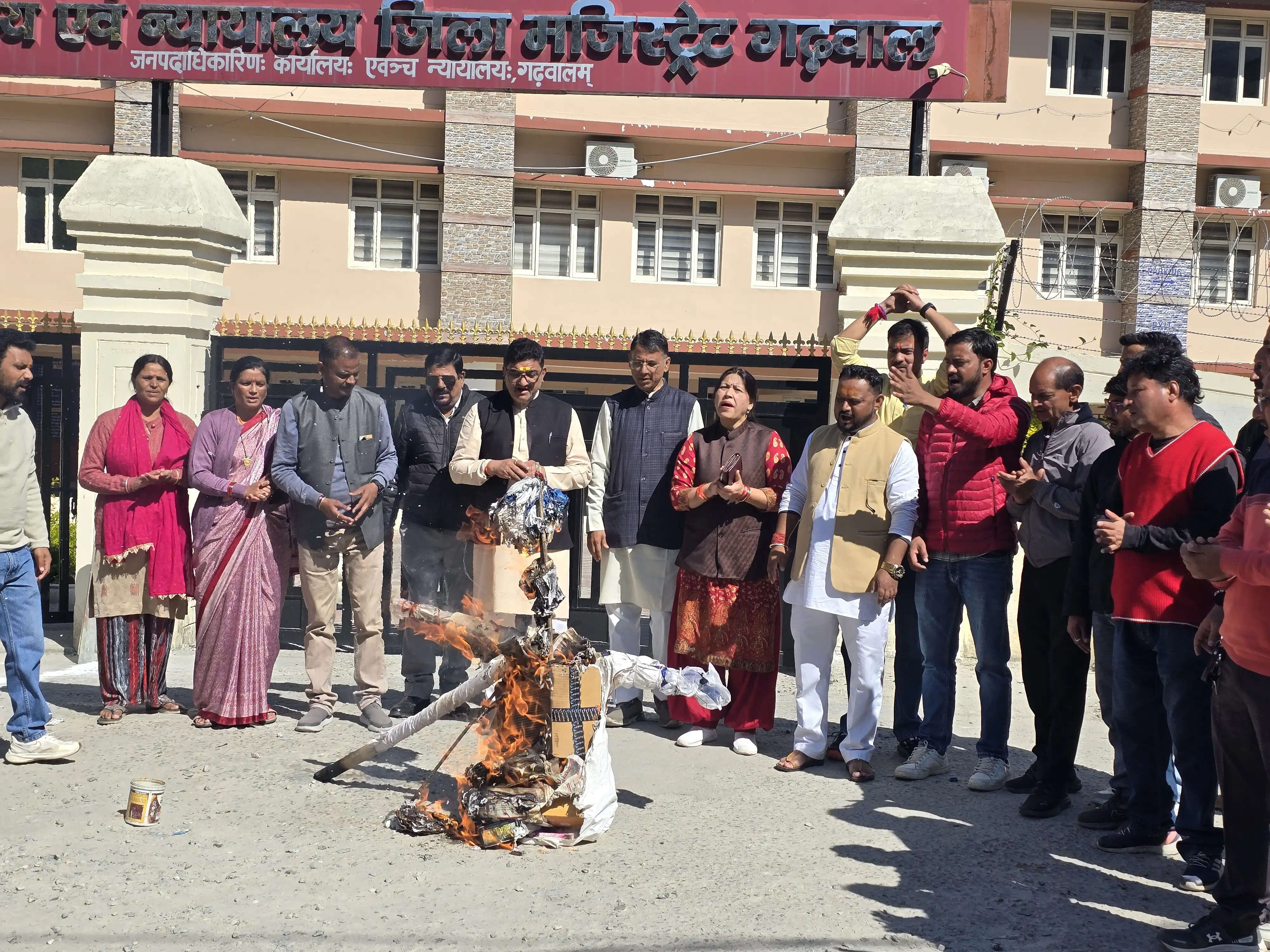 भाजपा ने कांग्रेस के राष्ट्रीय अध्यक्ष खड़गे के खिलाफ किया प्रदर्शन