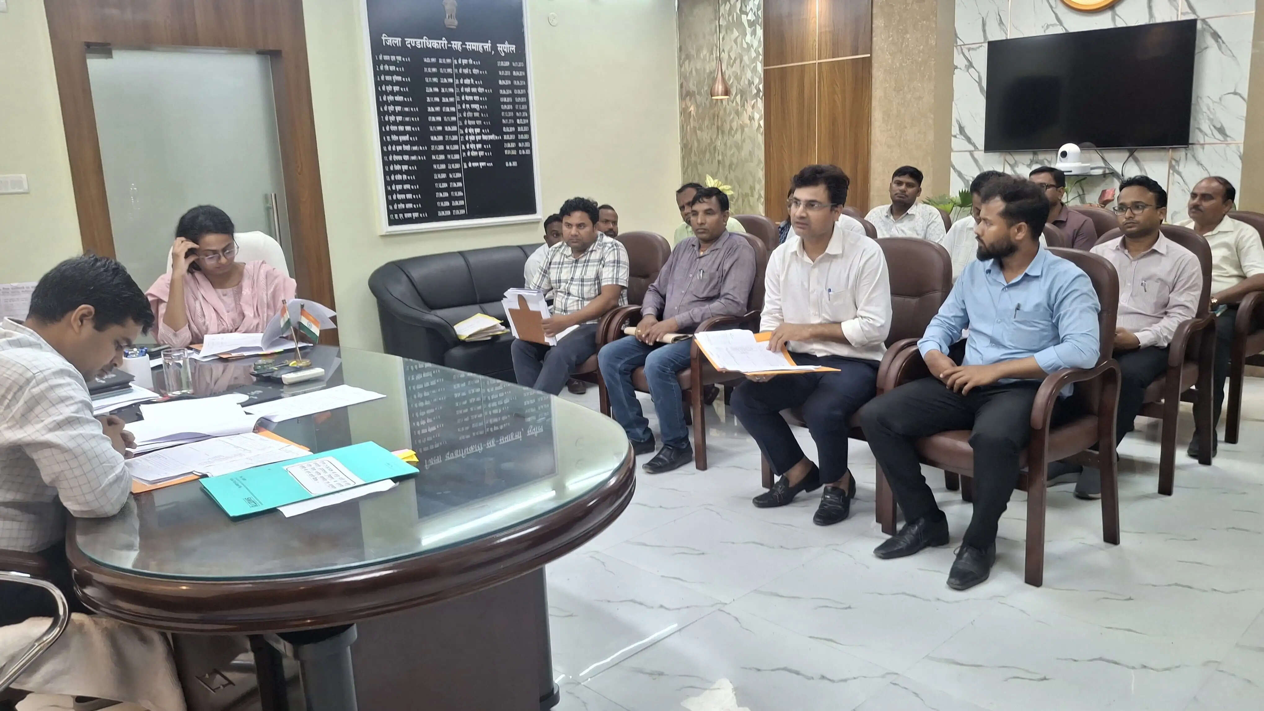 किसानों तक योजनाओं का लाभ पहुंचाने पर जोर, डीएम ने कृषि विभाग को दिए सख्त निर्देश