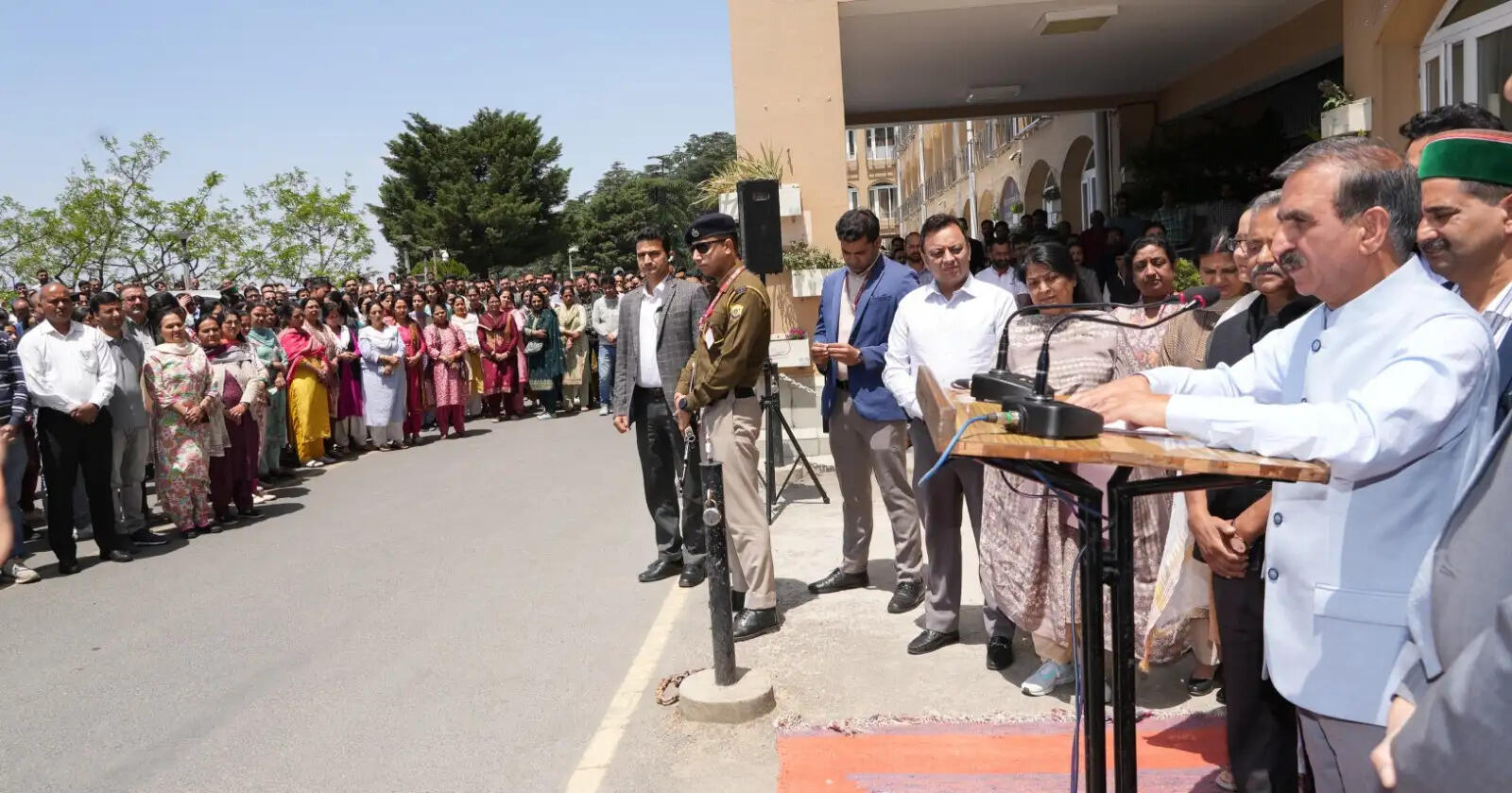 पहलगाम आतंकी हमले में मारे गए लोगों को दी गई श्रद्धांजलि