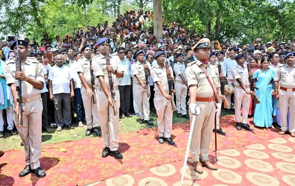 राजकीय सम्मान के साथ पंचतत्व में विलीन हुए माधवलाल सिंह