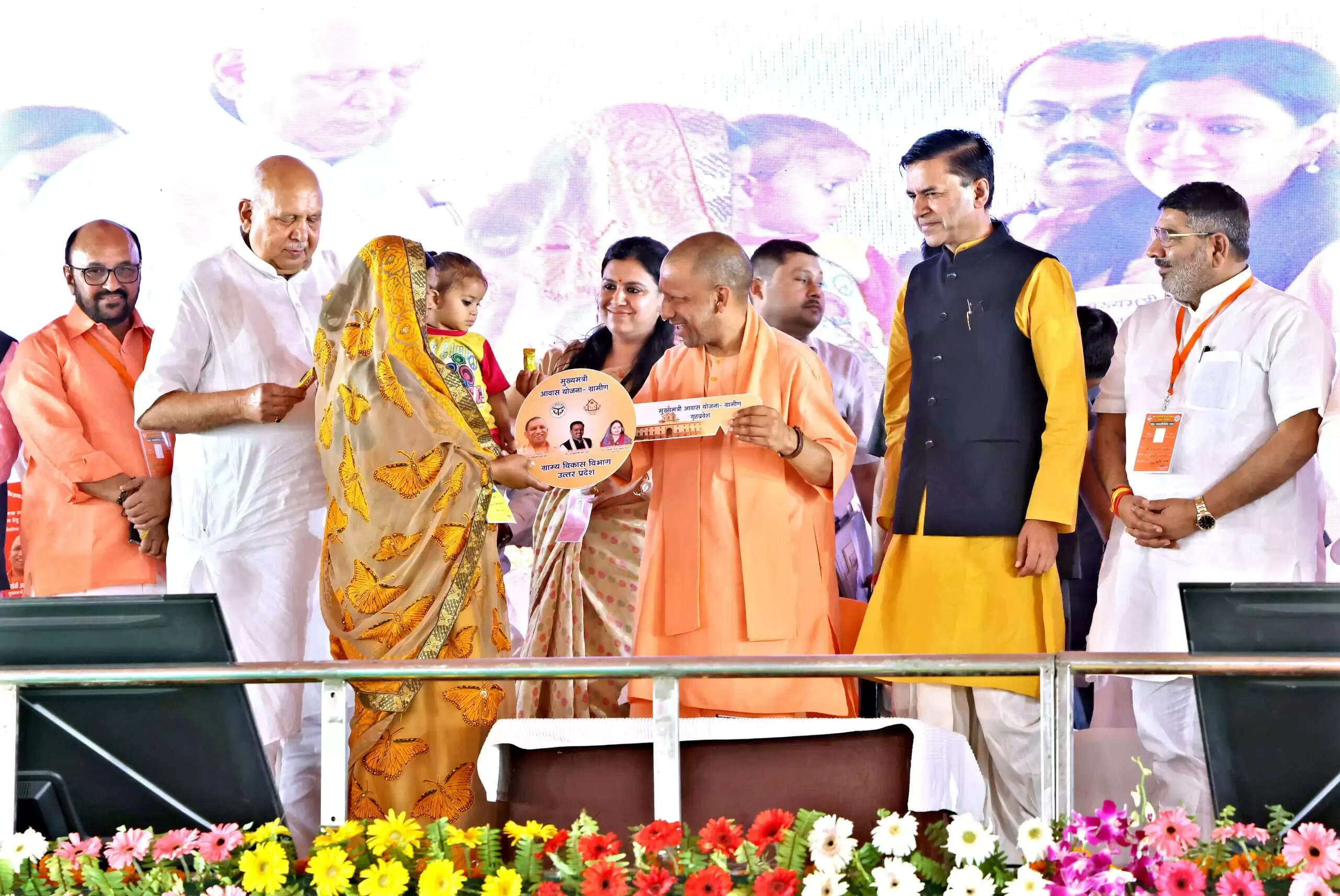 पाकिस्तान के प्रवक्ता की तरह बयान दे रहे हैं सपा के नेता: योगी