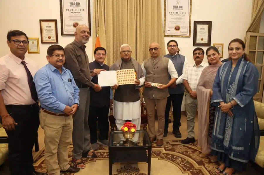 टी.बी. उन्मूलन प्रयासों के साथ नशा मुक्त भारत अभियान को भी जोड़े : राज्यपाल पटेल