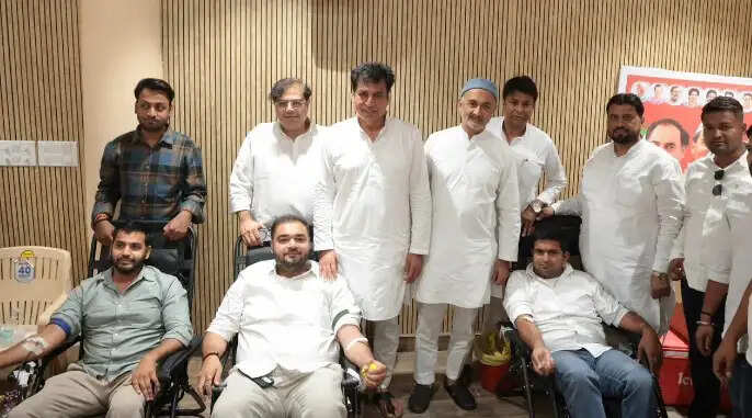 राजीव गांधी की पुण्यतिथि पर युवा कांग्रेस ने आयोजित किया रक्तदान शिविर