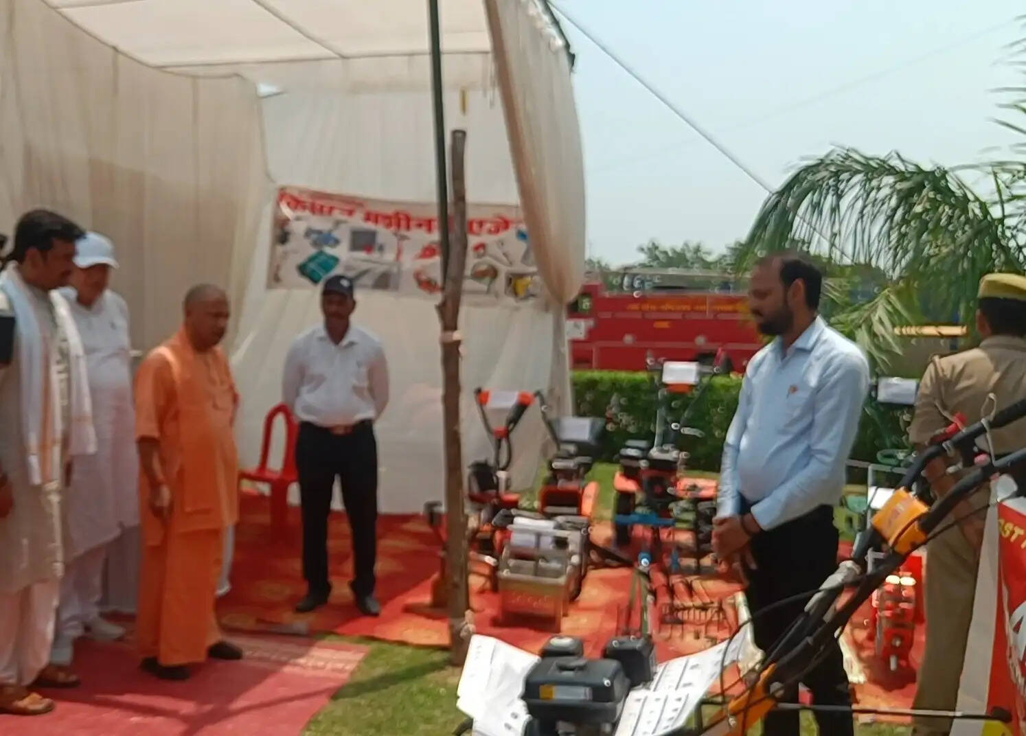 गोरखपुर में मण्डलीय खरीफ उत्पादन गोष्ठी, मुख्यमंत्री ने स्टालों का किया अवलोकन