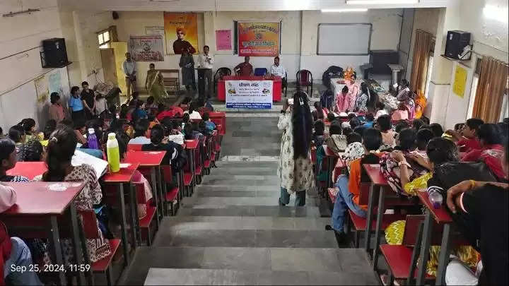 ग्वालियरः विजयाराजे सिंधिया कॉलेज में लगाया पोषण मेला, छात्राओं-महिलाओं को किया गया जागरूक