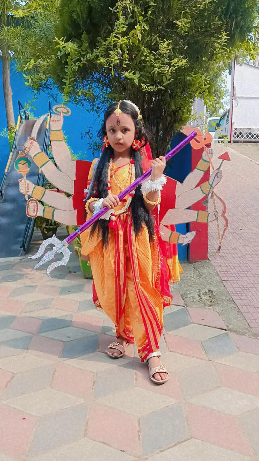 मां दुर्गा के स्वरूप में सजीं नन्हीं बच्चियां, मोहा मन