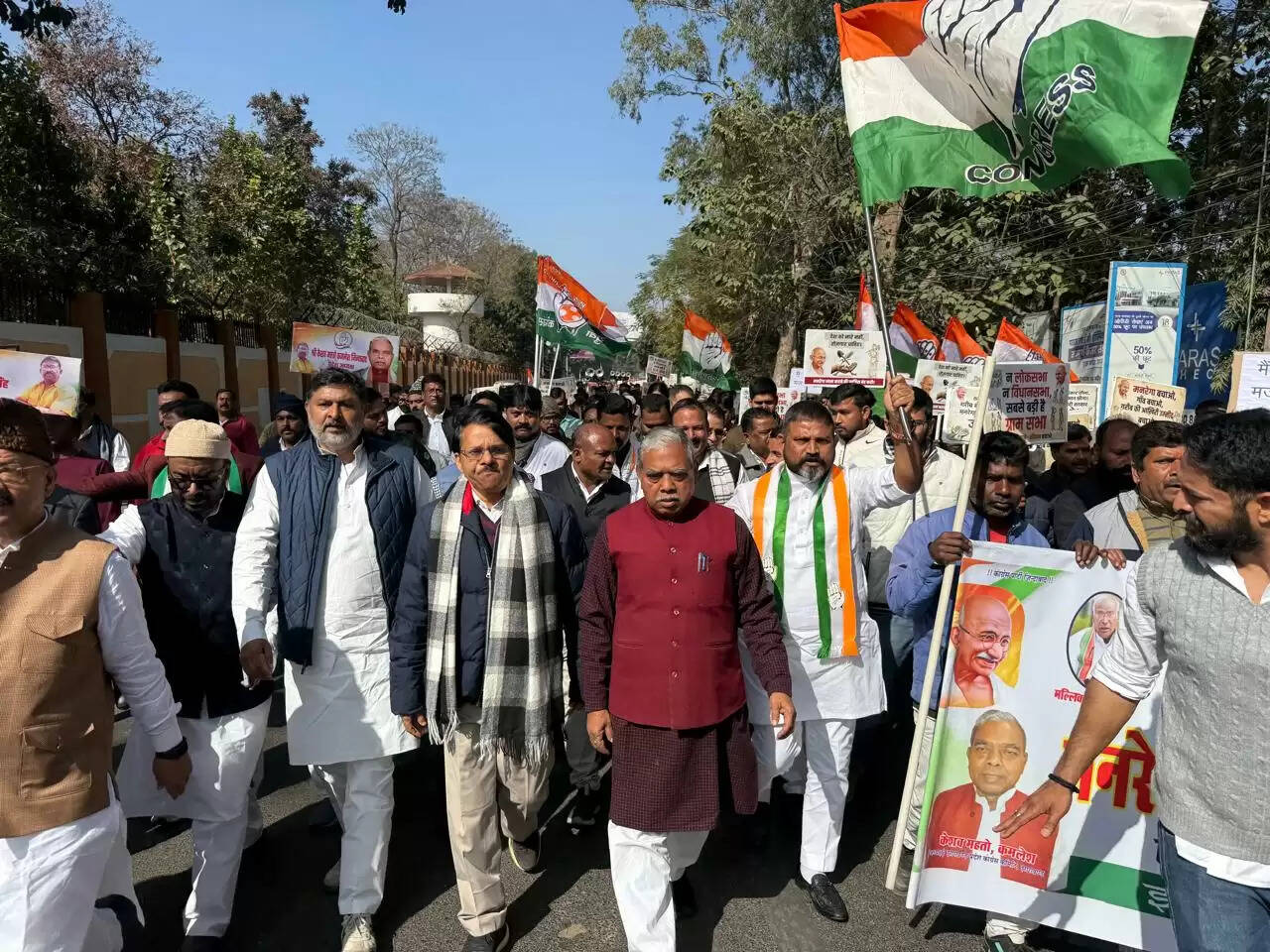 मनरेगा में बदलाव के विरोध में कांग्रेस ने किया मार्च, केंद्र की नीतियों को बताया अलोकतांत्रिक