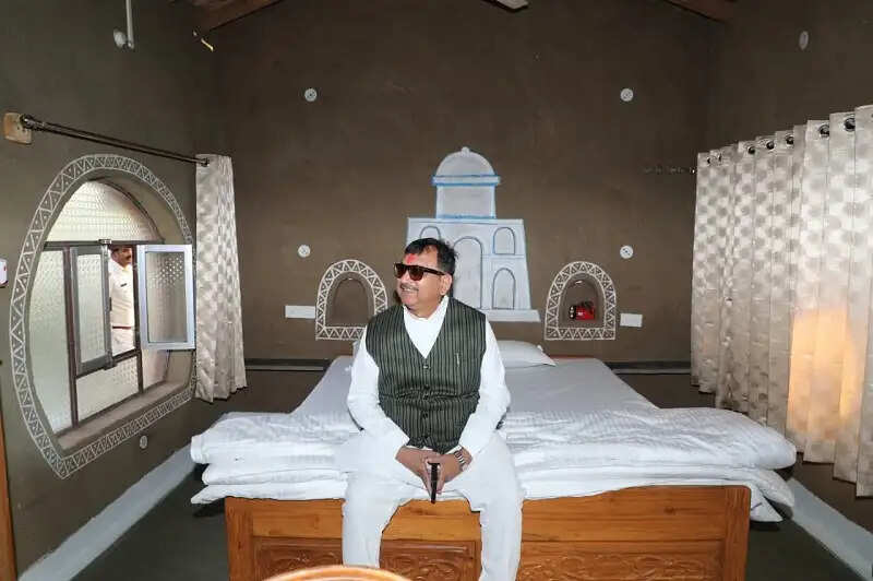 छिंदवाड़ाः होम स्टे देख प्रफुल्लित हुए मंत्री डॉ.शाह, पर्यटन ग्राम देवगढ़ में हुआ पारंपरिक तरीके से स्वागत