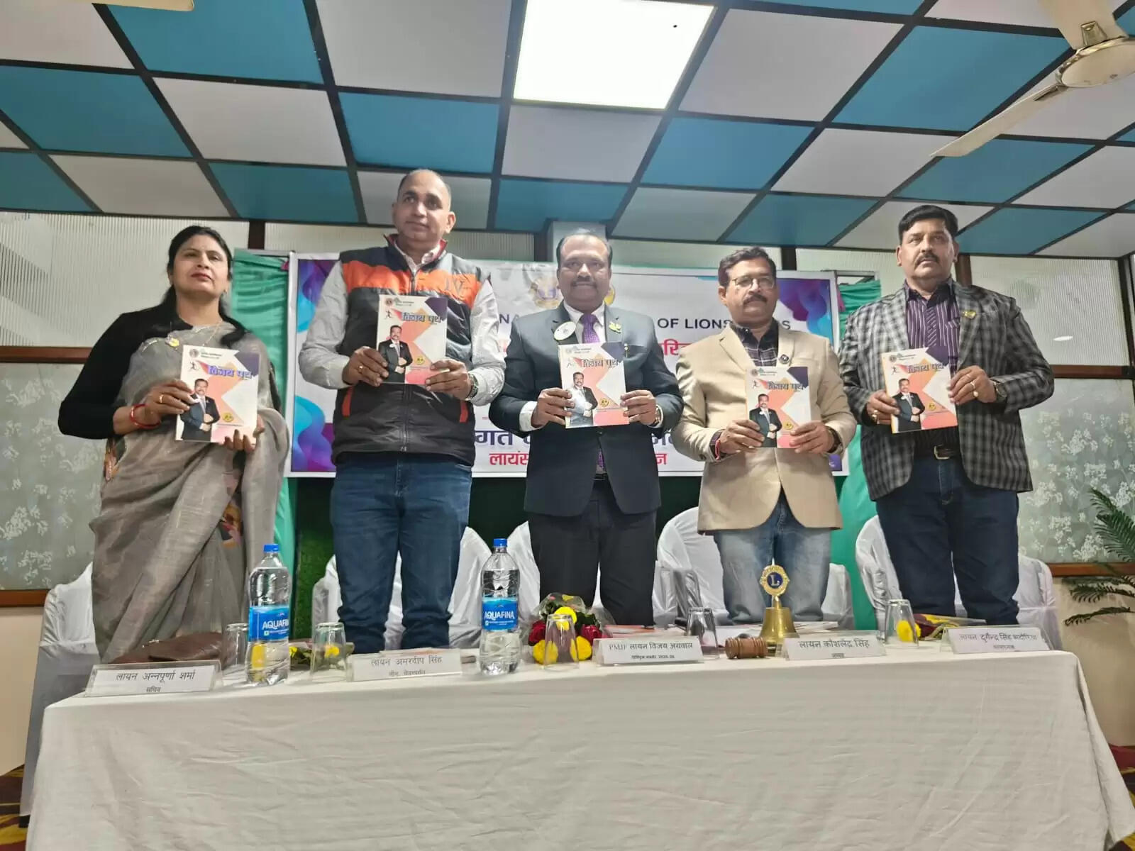 अनूपपुर: लायंस क्लब ने कुलियों का किया सम्मान, वितरण किया कंबल