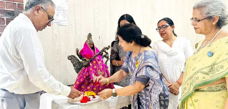 सर्वाइकल कैंसर की रोकथाम को लेकर छात्राओं को दी जानकारी