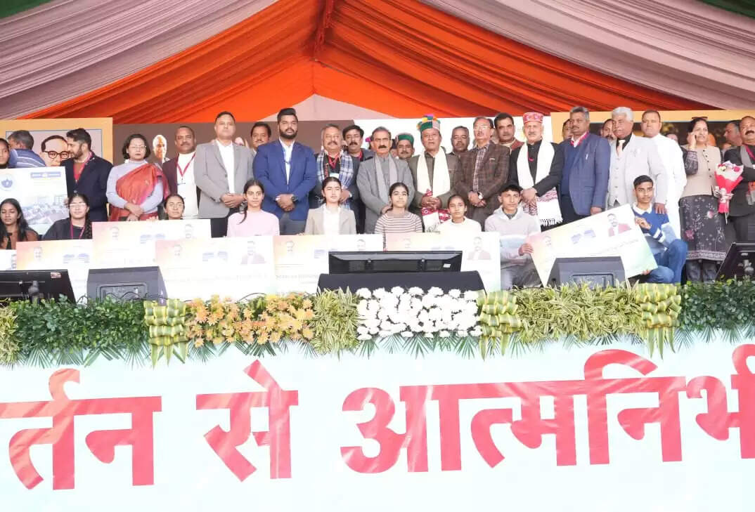 जन संकल्प सम्मेलन: मुख्यमंत्री ने कल्याणकारी योजनाओं के लाभार्थियों को दी करोड़ों की सौगात