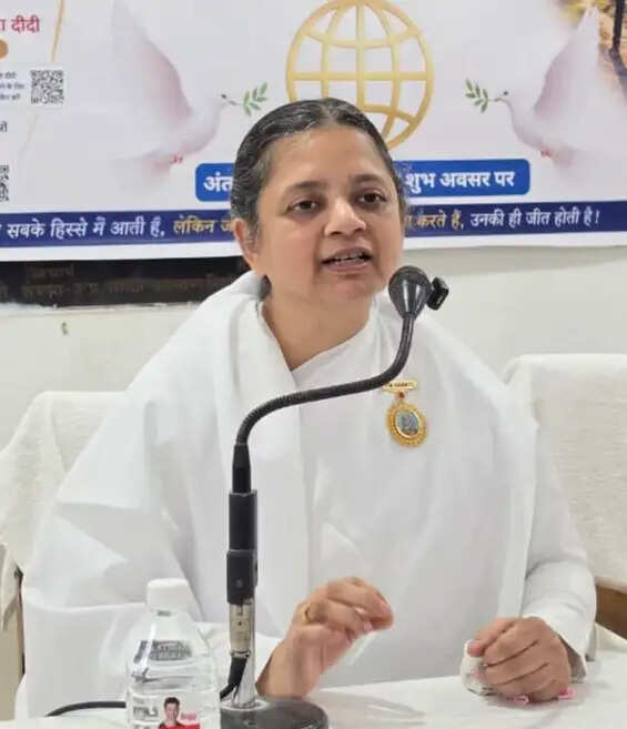 हालात नहीं, सोच बदलें, चुनौतियों से जीतने का दिया मंत्र
