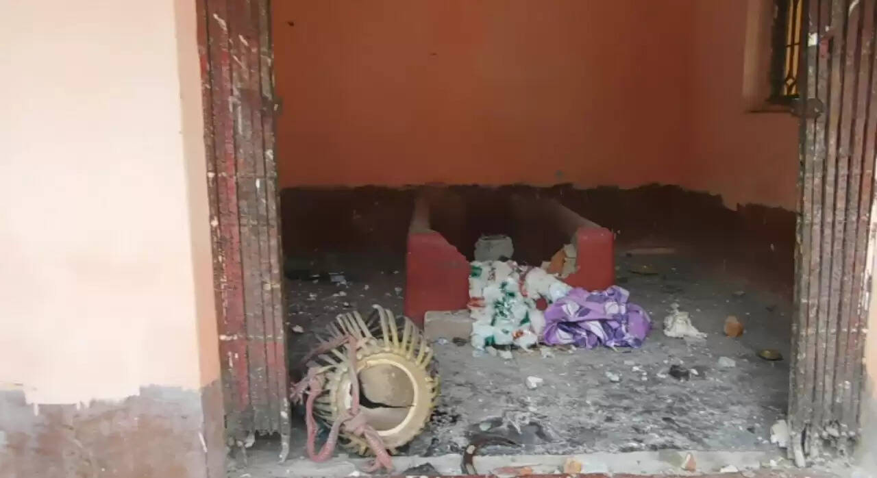 मुर्शिदाबाद डायरी-वे हमारे पड़ोसी थे, बहुत अच्छे संबंध थे लेकिन सब लूट ले गए