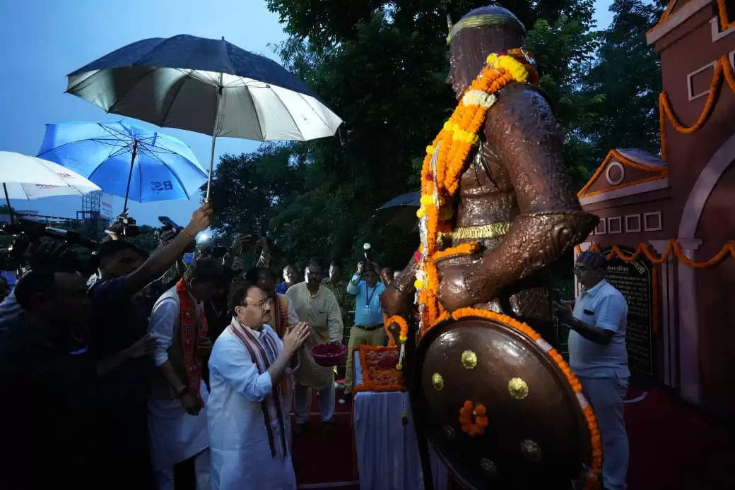 केंद्रीय स्वास्थ्य मंत्री जगत प्रसाद नड्डा ने वीरांगना रानी दुर्गावती की प्रतिमा पर किया माल्यार्पण