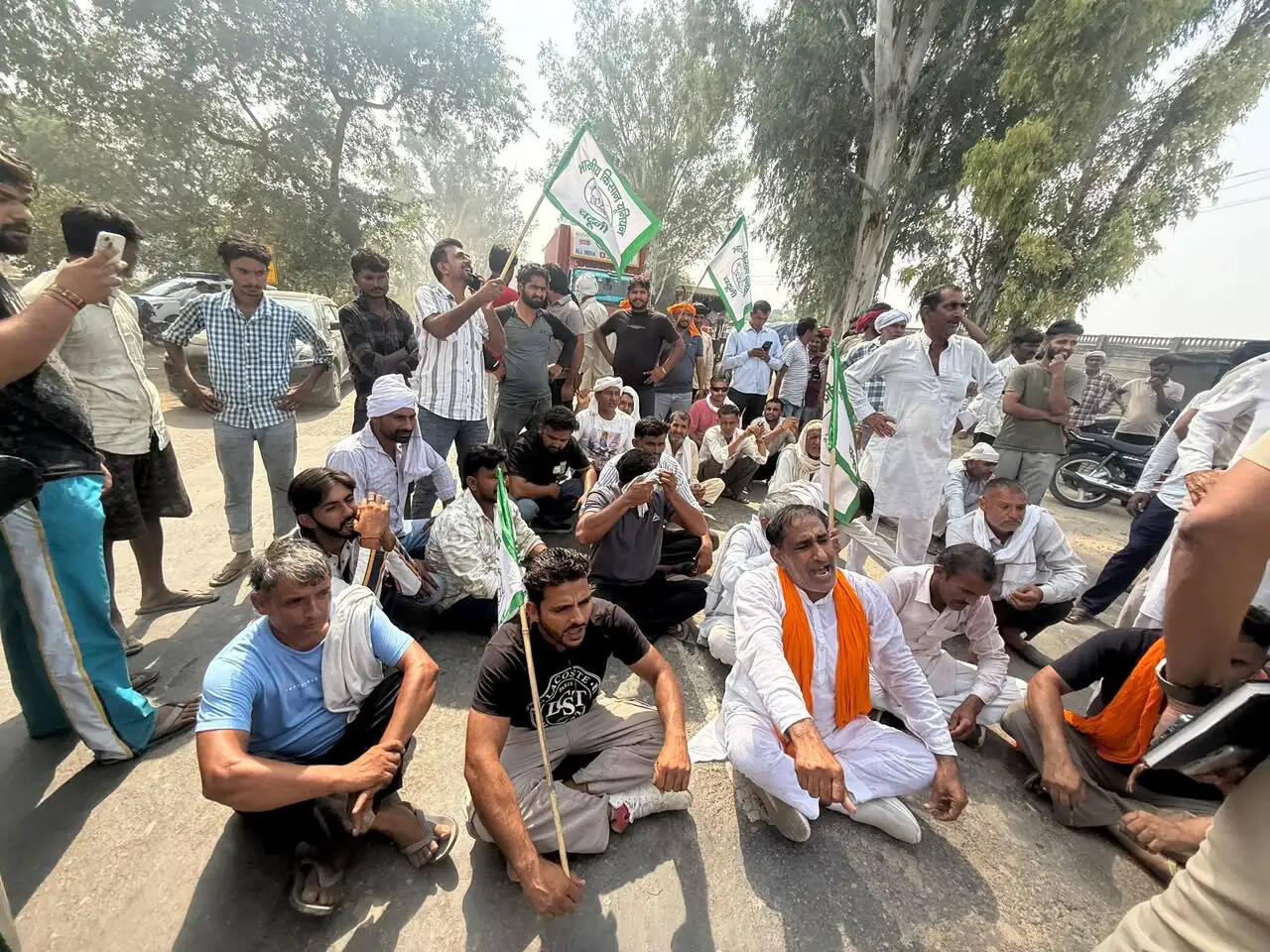 कैथल अनाज मंडी में धान खरीद नहीं होने पर किसानों ने लगाया जाम, छह लाख क्विंटल से अधिक धान जमा