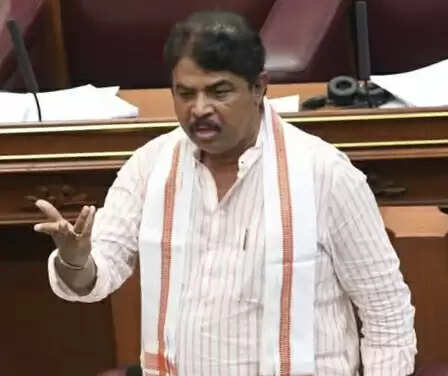 कर्नाटक में नेता प्रतिपक्ष आर. अशोक ने&nbsp;मलयालम भाषा विधेयक को&nbsp;लेकर&nbsp;प्रियंका गांधी और कांग्रेस नेतृत्व से पूछे सवाल