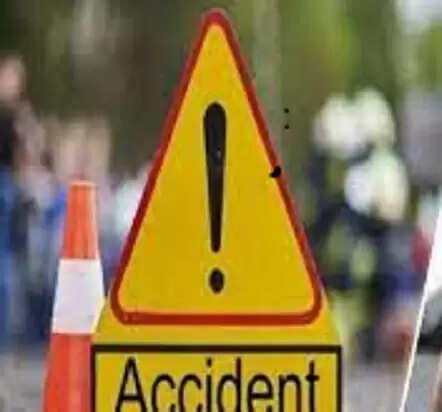 ट्रक की टक्कर से मोटरसाइकिल सवार किसान की मौत, चालक घायल