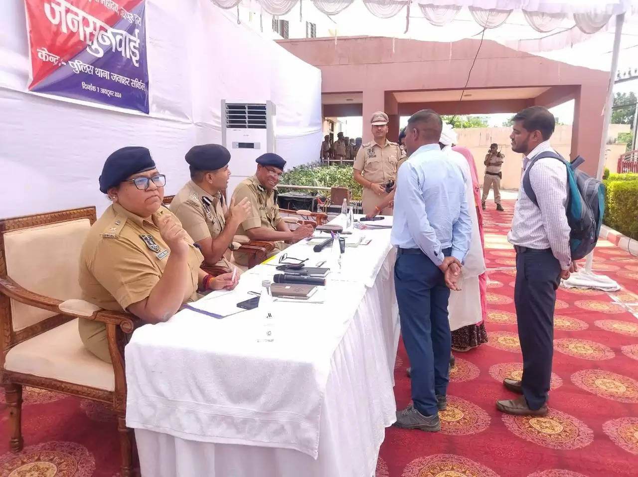 जयपुर पुलिस कमिश्नर ने जनसुनवाई कर सुनी परिवादियों की समस्या