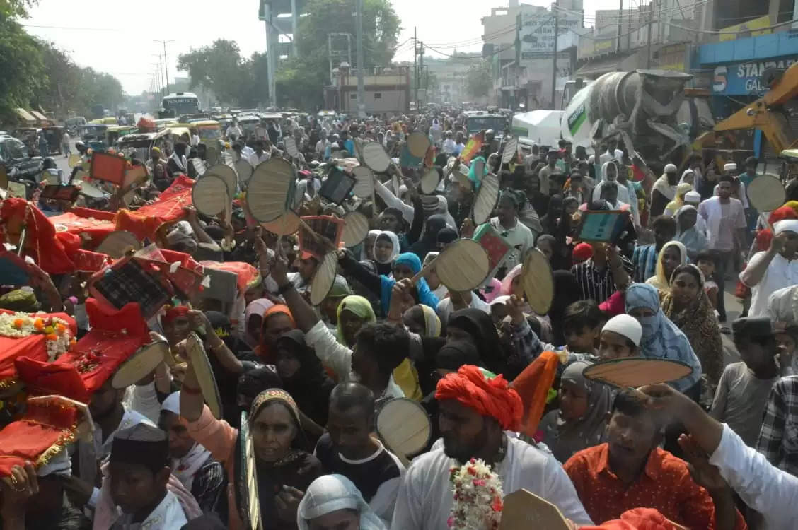 गाजी मियां की पलंग पीढ़ी बहराइच के लिए रवाना, उमड़े जायरीन