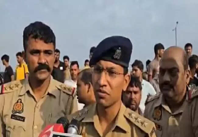 आगरा में मॉर्निंग वॉकरों पर पलटा लोडर, चालक समेत चार की मौत