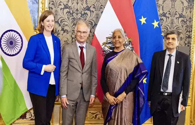 ऑस्ट्रिया के संघीय वित्त मंत्री मार्कस मार्टरबाउर से मिलीं निर्मला सीतारमण