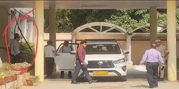 सीबीआई ने आईएएस अधिकारी को तीन दिन के रिमांड पर लिया