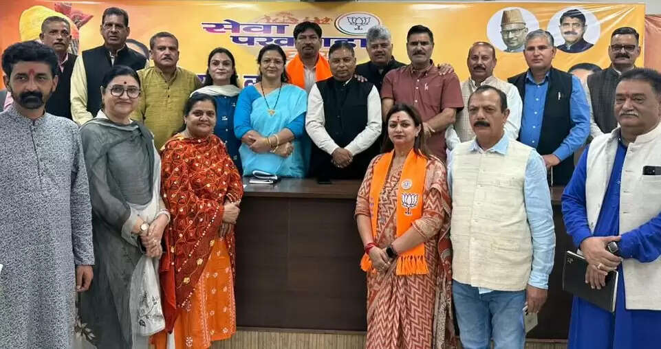 सत शर्मा ने आत्मनिर्भर भारत अभियान की प्रगति की समीक्षा हेतु बैठक की अध्यक्षता की