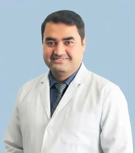 मोबाइल की लत बनती मानसिक महामारी : डॉ. लवेश सैनी