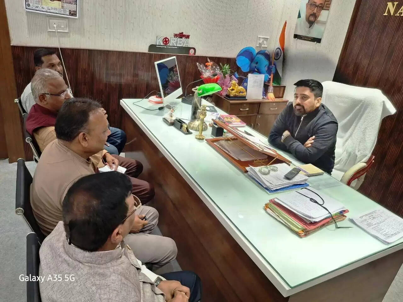 प्रधानमंत्री सूर्यघर मुफ्त बिजली योजना अंतर्गत दुकानों, प्रतिष्ठानों, घरों में सोलर पैनल लगवाने कारोबारियों से आग्रह