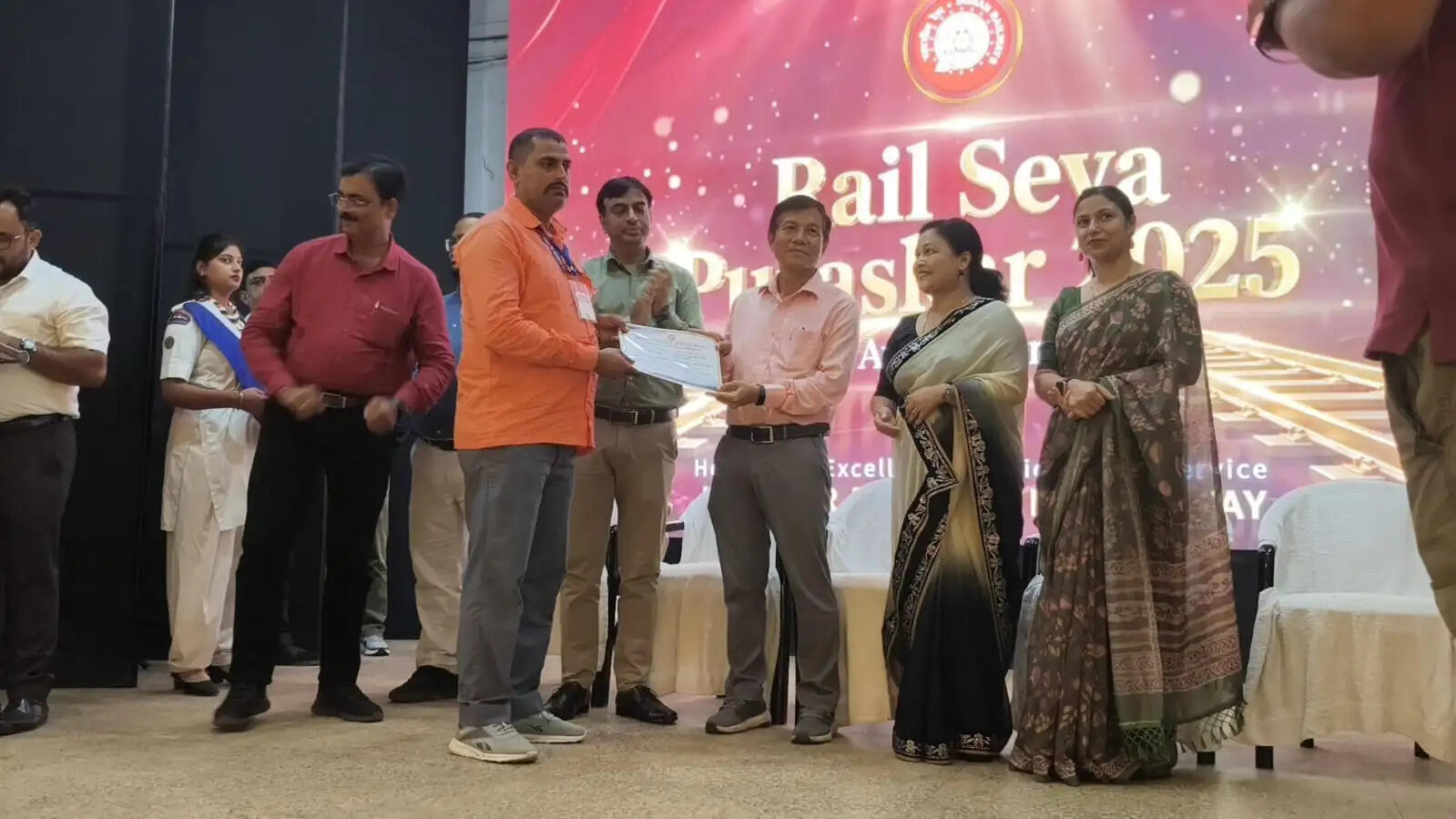 कटिहार मंडल में रेल सेवा पुरस्कार समारोह आयोजित, उत्कृष्ट कार्य करने वाले 51 रेलकर्मी सम्मानित
