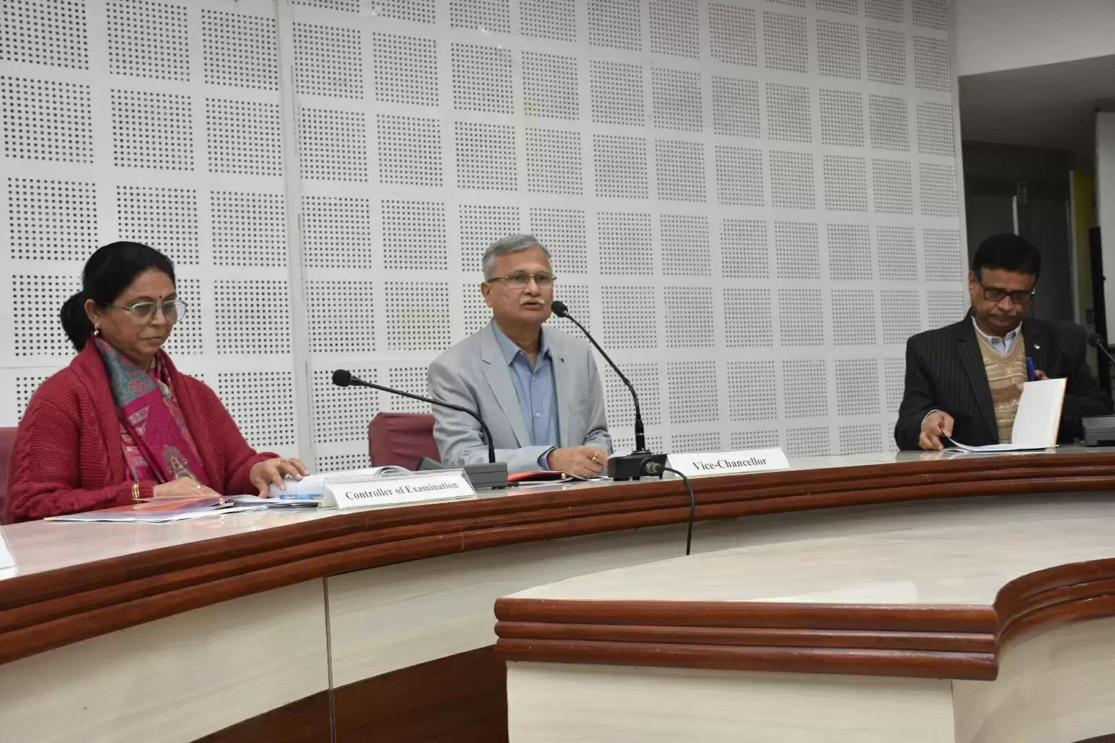 बीएचयू के दीक्षांत समारोह में मुख्य मंच से 20 छात्राओं और 09 छात्रों को मिलेगा स्वर्ण पदक