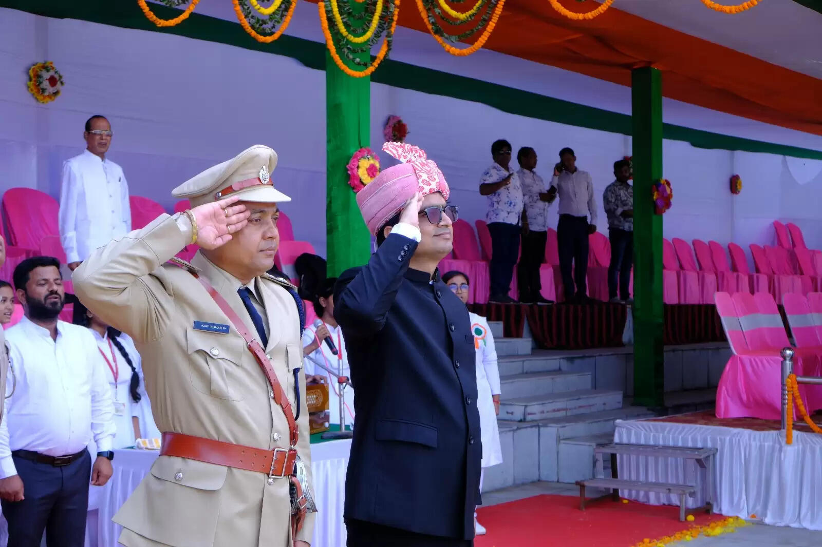 विकास कार्य में कदम से कदम मिला कर आगे बढ़ रहा रामगढ़ : डीसी