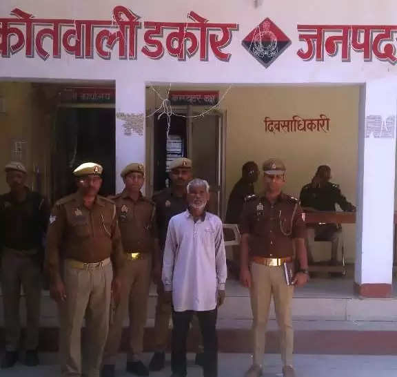 असलहा फैक्ट्री का पुलिस ने भंडाफोड़ कर बरामद किए अवैध तमंचे