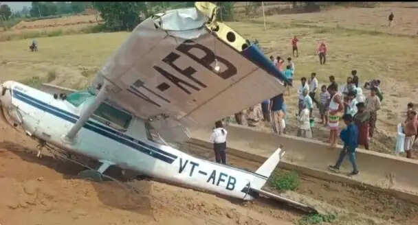 कासगंज में ट्रेनिंग एयरक्राफ्ट क्रैश, प्रशिक्षु महिला पायलट घायल