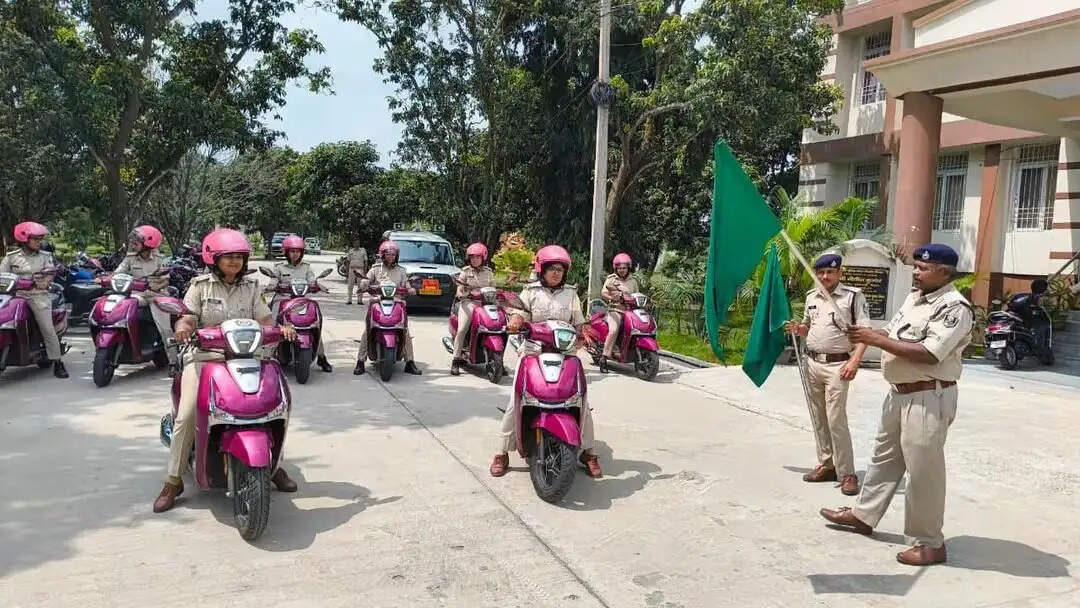 रक्षाबंधन पर महिला सशक्तिकरण की दिशा में अररिया पुलिस की पहल,अभया ब्रिगेड का फ्लैग ऑफ
