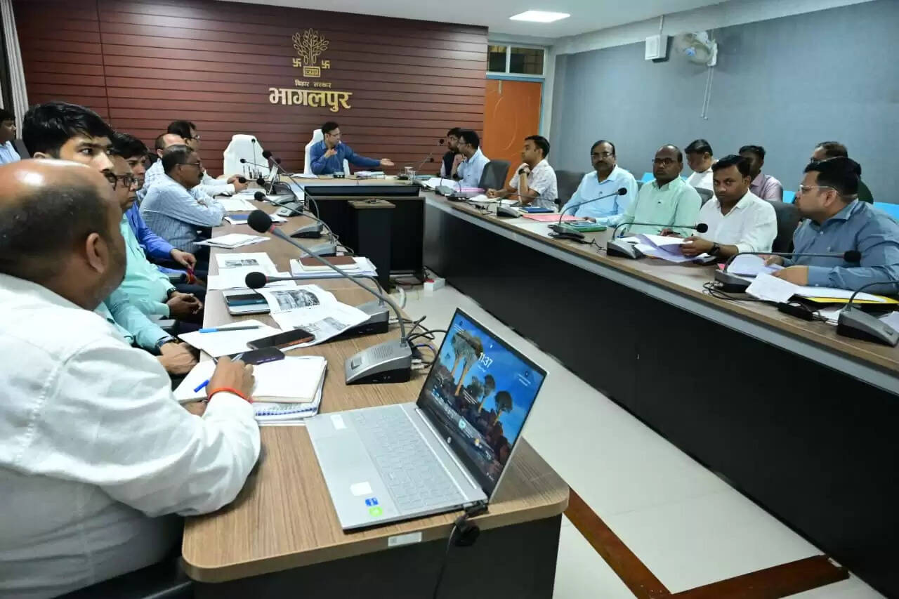 नगर निकाय की हुई मासिक समीक्षा बैठक