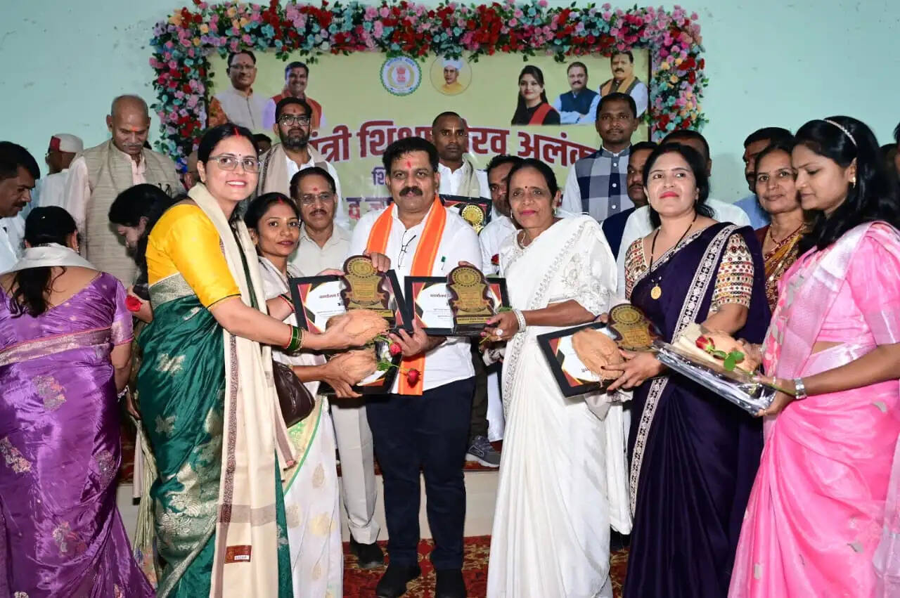 शिक्षकों का समाज में स्थान सदैव आदरणीय एवं अग्रणी : उप मुख्यमंत्री विजय शर्मा