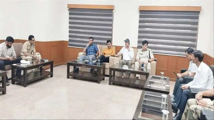 इंदौरः संभागायुक्त ने ओंकारेश्वर में राष्ट्रपति के भ्रमण कार्यक्रम की तैयारियों का लिया जायजा