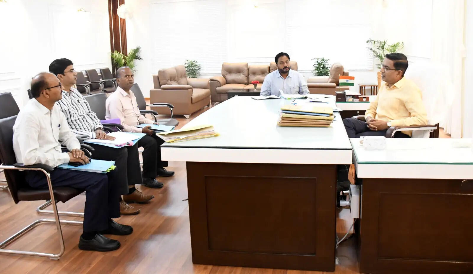 सरकारी सहायता दिलाने के लिए संस्तुति करने को भेजे जाएंगे पहली बार मंडल स्तर से बुनकरों के नाम
