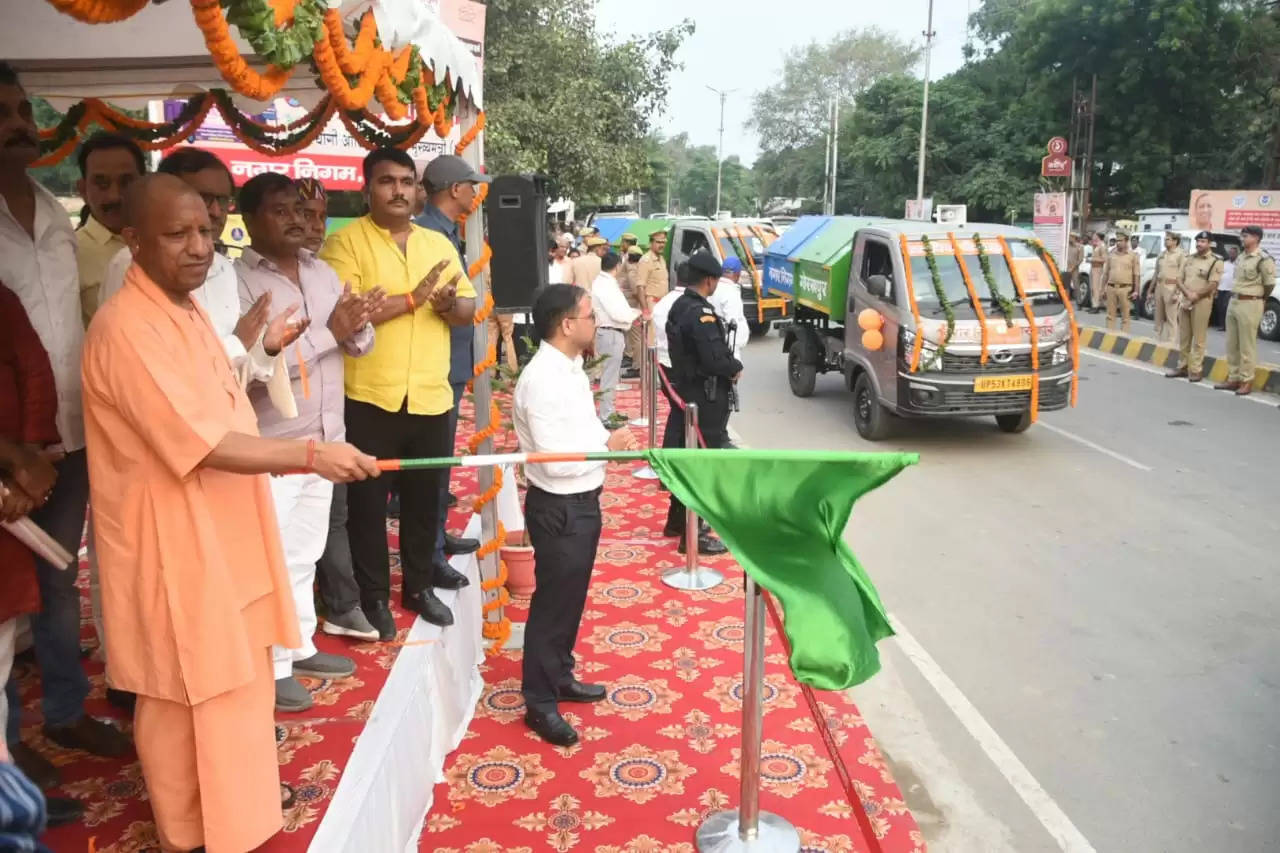 नवरात्र के पहले दिन सीएम योगी ने दी नारी गरिमा और सम्मान से जुड़ी सौगात